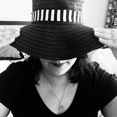 savidibra's profile picture. Mi táctica es quedarme en tu recuerdo, no sé cómo, ni sé con qué pretexto...