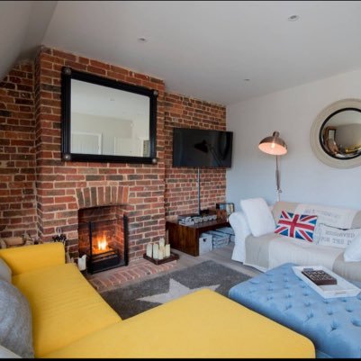 The Loft is a boutique style 2 bedroom apartment in the heart of Midhurst.Lovingly restored & furnished to a superb standard of decor, comfortable & homely.