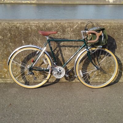 kuritts's profile picture. 神奈川県川崎市在中のミヤタ　アイガーと言うランドナーに乗っている中年おじさんです！
鉄道も好きなのでよろしくお願いいたします！😃