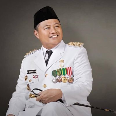 Wakil Gubernur Jawa Barat 2018-2023.
Wajar dan Jujur dalam hidup keseharian, Insha Allah tidak merugikan.