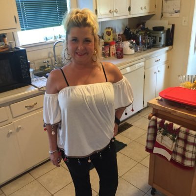 LisaMachelle42's profile picture. 