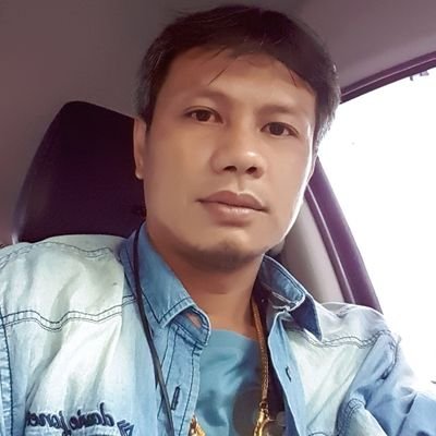 saravut13's profile picture. 