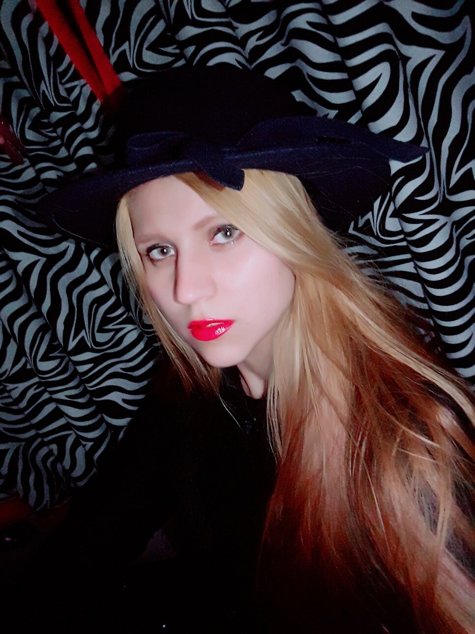 ⊙﹏⊙ https://t.co/hYZ8MKekRA will never see me fall , singer.