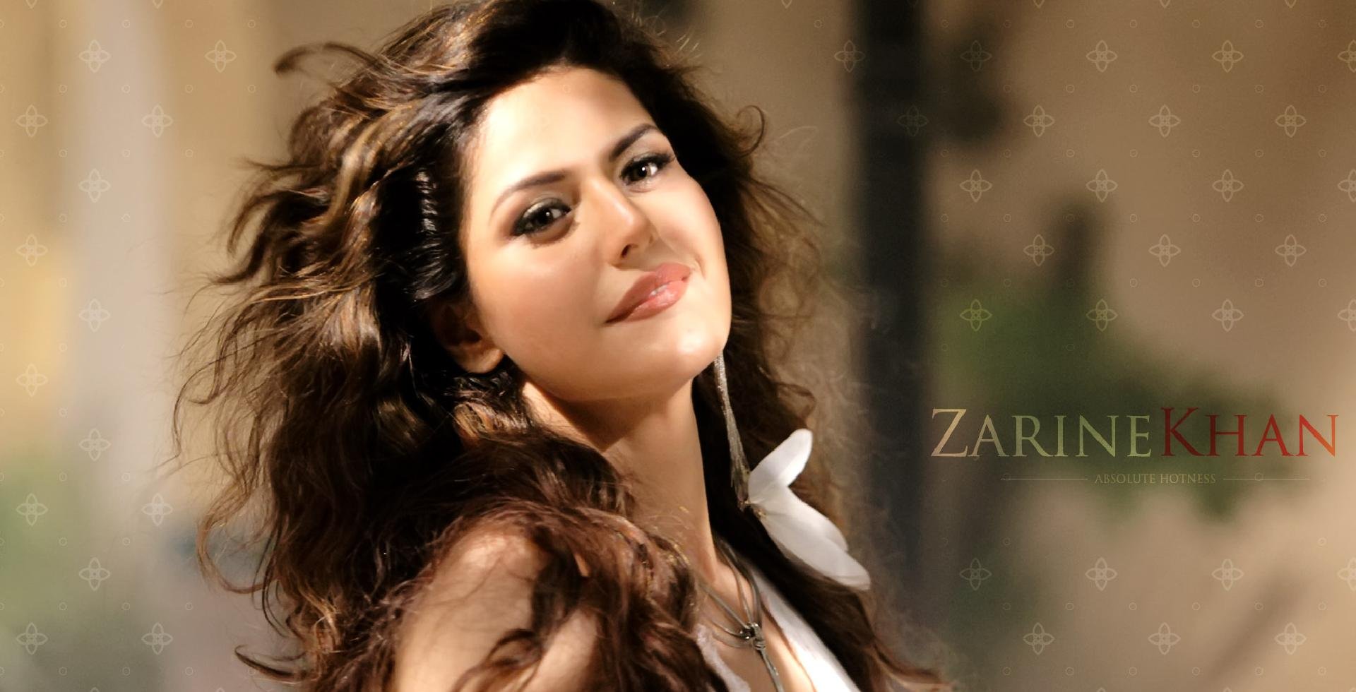 hi frnds my name is zareen khan and i live to india my hobby singh a song