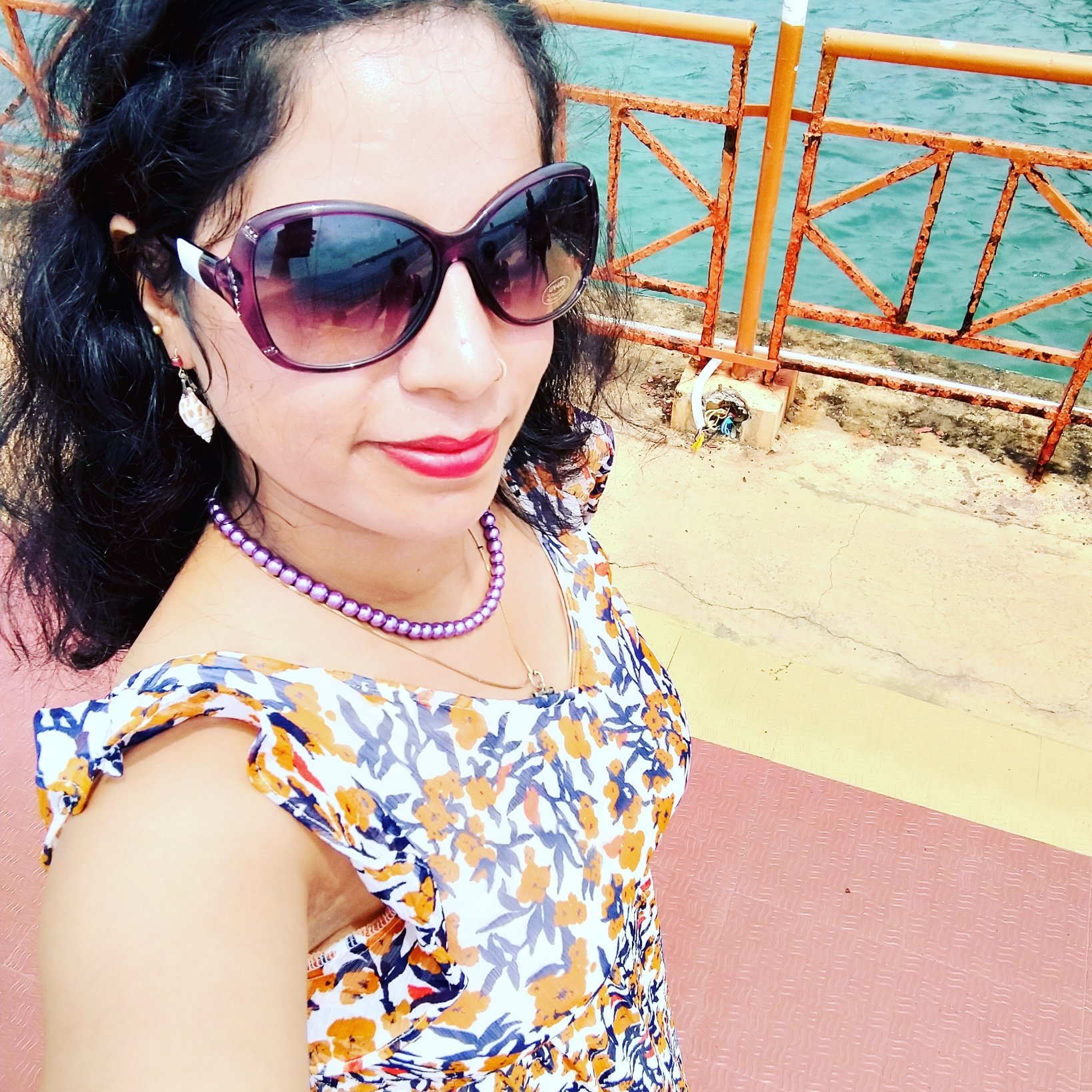 Life is beautiful.We just need to fill colours in it . Love to live with hapiness,self respect and positive attitude.😍