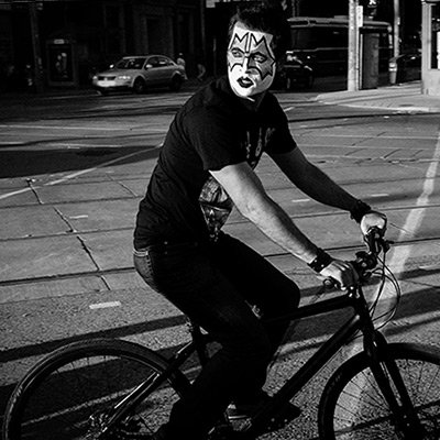 Cycling street photographer. Benevolent rogue. Aiming to put a creative spin of life on two wheels.
