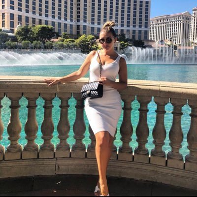 AngelaDictet's profile picture. cadre commercial