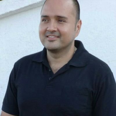 Trabajador incansable, con la vida en remodelación y feliz con lo logrado.