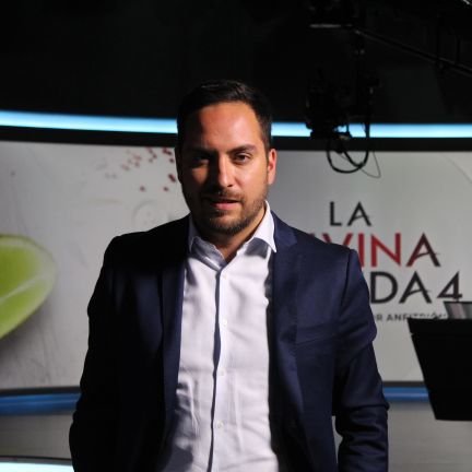 Periodista CHV Noticias. Hincha de @marcecampusano, papá de Martina y bendecido con Olympia (#AdoptaNoCompres)
En Instagram https://t.co/oLyP0SzbKr