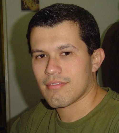 Profissional na área de informatica. Trabalho com suporte. Interesse em esportes americanos, astronomia, torço para Santos, Juventus, Packers e Yankees.
