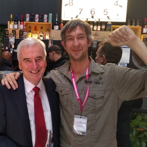 Community Organiser in the SW for @uklabour. Co-founder of @acorn_tweets. RT/Follow is not endorsement. Politics | Community | Football | Sometimes all 3.