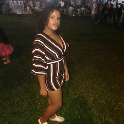 15 aninhos
amo cachorros
futura militar
moro na zo paciência
sou escorpiana
segue meu insta @duda_mere
falar cmg chama na dm