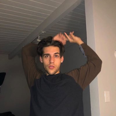 noahzzeta's profile picture. ayo