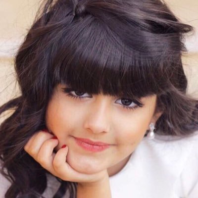 فنانة تشكيلية_رسم - خط