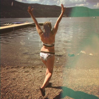 holliemelb's profile picture. open your eyes