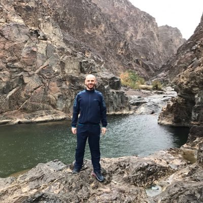 abofateh1's profile picture. ارسلت روحي إلى داري تطوف بها 
لما خطانا اليها ما لها سبل 
ان تسأل الدار ان ما زالت تذكرنا
أم أنها نسيت إذأهلها رحلوا
ان تسال السقف هل ما زال منتصبا .....