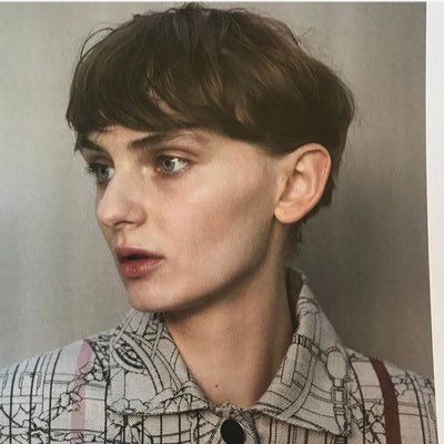 instgram ⇨ layla171t 不倫をして1つの家族を壊し、相手妻を入院生活へ送ってしまいました。 hairmake-c'sで髪型をデザインしてます。
