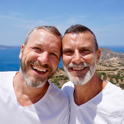 Independent travellers on a trip around the world. Follow us on our journey on #YouTube ! Now in #Zipolite #Mexico #travelvlog #travel #gaytravel #vlog #lgbt