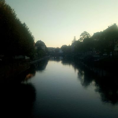 Sur ce compte, vous trouverez un peu de tout : du politique, du (mauvais ) humour, et mes centres d'intérêts en français, and maybe in english.