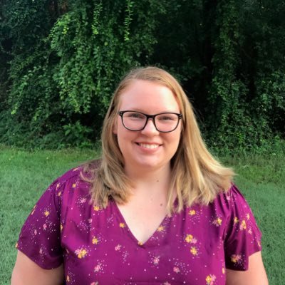 College student. Doctor wannabe. Addicted to laughing and good times! I like anything yellow or polka dots. Enjoy helping others & volunteering!