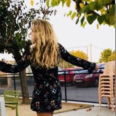 Esterh04's profile picture. 