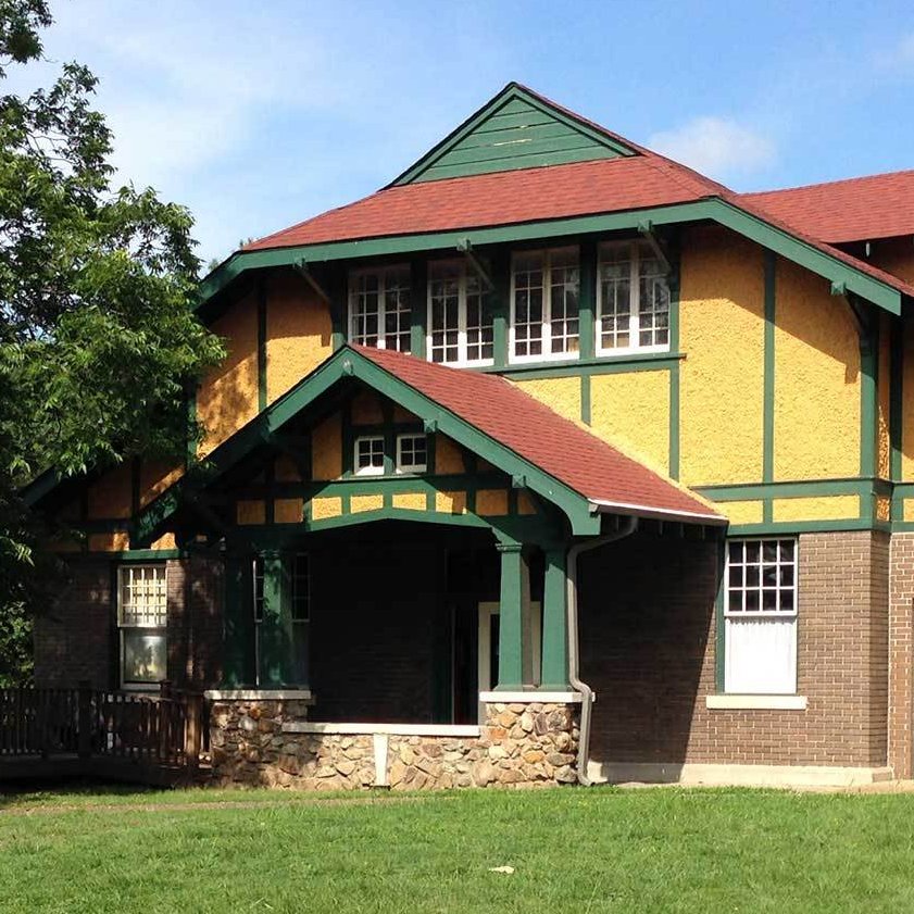 Little Rock Firehouse Hostel and Museum
Old Firehouse #2 was built in 1917, while the LRFD still used horses and carriages (501)476-0294
https://t.co/gW6Xq2SHRE