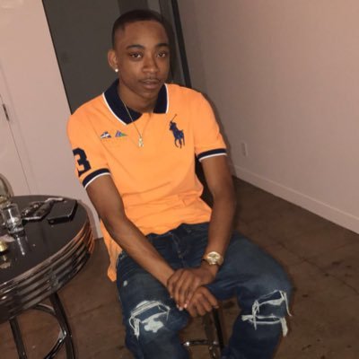A hustler from Gould grinding to get on the road to riches. Biggest 🅿️laya Ina city. #MBK #Mi5hty #GouldGang #3rdWorld #300 #UAPB20 #ArkansasMade #GGorDie