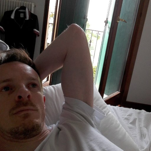 I like well dressed girls.. AVI it's me .-.-.-.-. +18
CA host, based in Europe