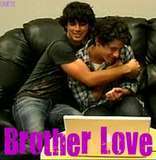 I'm crazy, weird, I have OJD if u haven't realized yet and I looove my friends and I wanna meet new peoplez! :)I follow back(if u ask me)