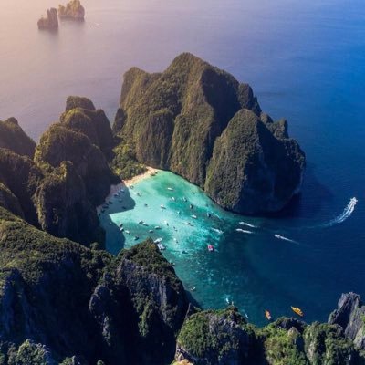 JourneyEarth1's profile picture. Subscribe to Journey Earth Travel - an inspired collection of experiential travel Experiences & Stays for the modern day explorer.