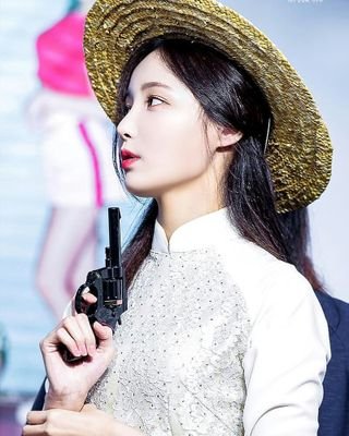 Ready to kill you with tsikin visuals. Baam!