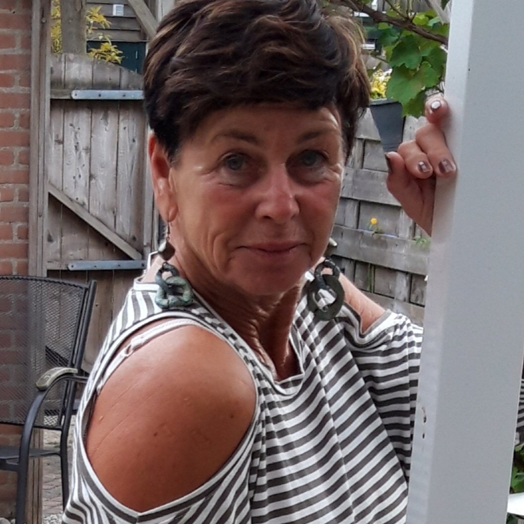 winniejansen1's profile picture. Uw freelance gastvrouw voor beurs/skybox/business-lounge om u te ontzorgen.
Assistente huwelijksambtenaar. 
Mannequin voor 55+ kleding.