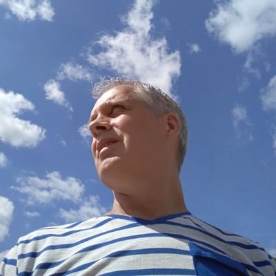 Getrouwd, drie kinderen. Interesse: voetbal, onderwijs. Vak: basisonderwijs (directeur cbs 't Groeipunt)