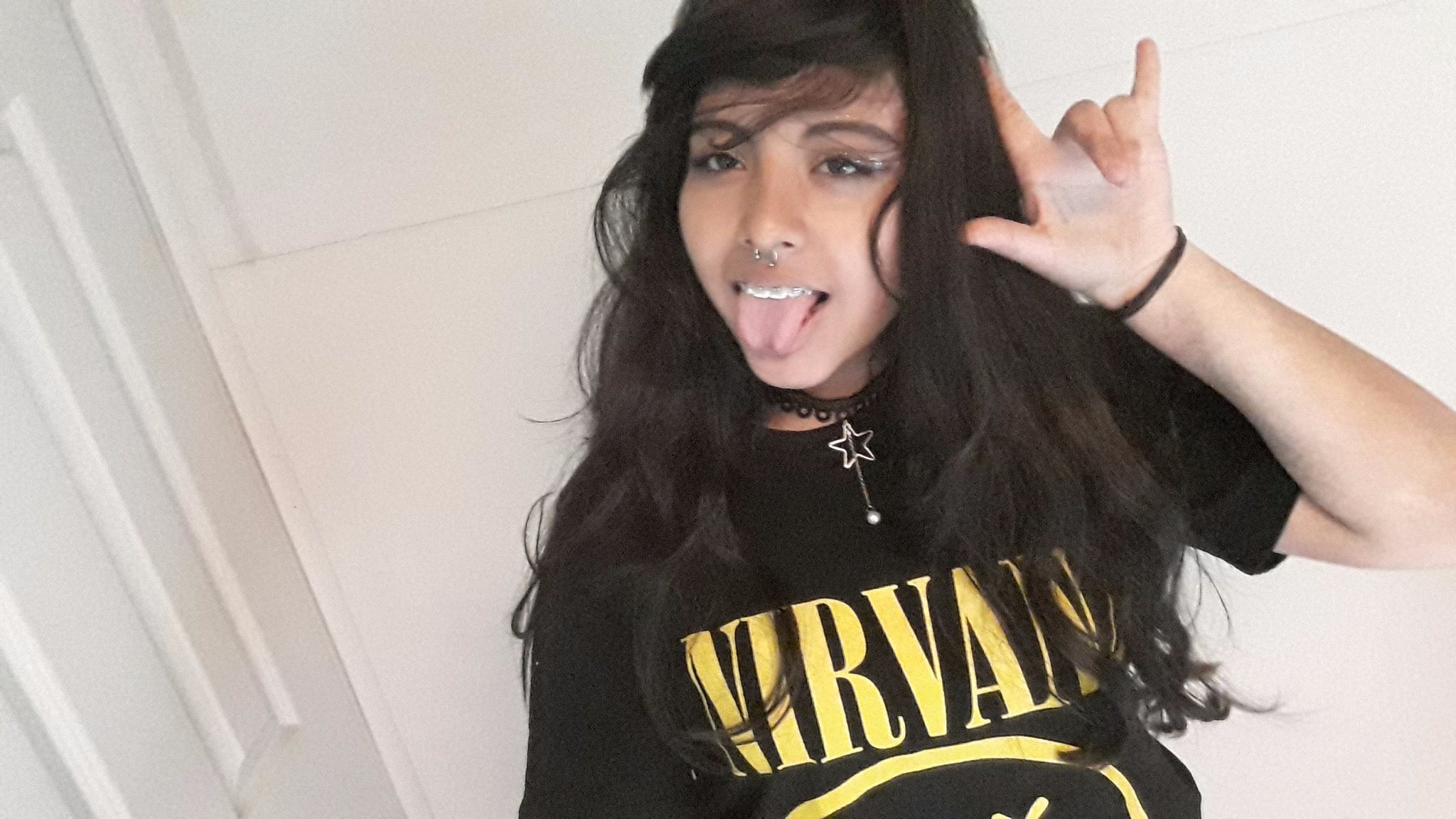 Paranoias17's profile picture. Me gustan los gatos.
Sleeping with sirens♡
Elrubius is my senpai
《I'm a fucking mess》