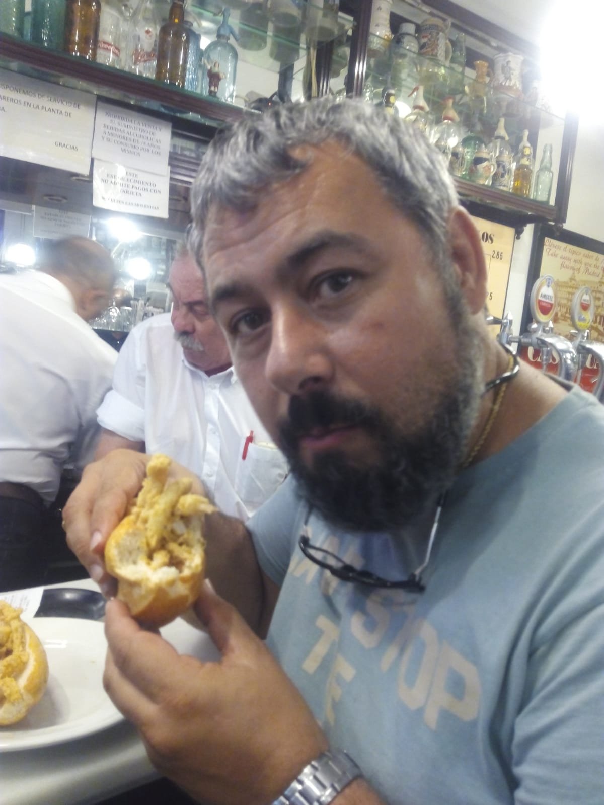 Persona de Izquierdas, trabajador dentro del sector Artes gráficas,defensor de las causas justas, militante de Podemos y afiliado a CCOO