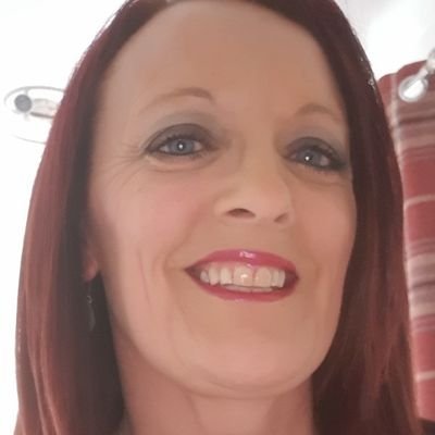 caunt_lisa's profile picture. heavy lies the head that wears the crown