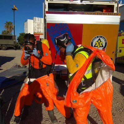 Adriangr13's profile picture. “Si se rompe la espada ataca con las manos. Si te cortan las manos empuja al enemigo con los hombros. Si no, con los dientes”.
Enfermero. TES