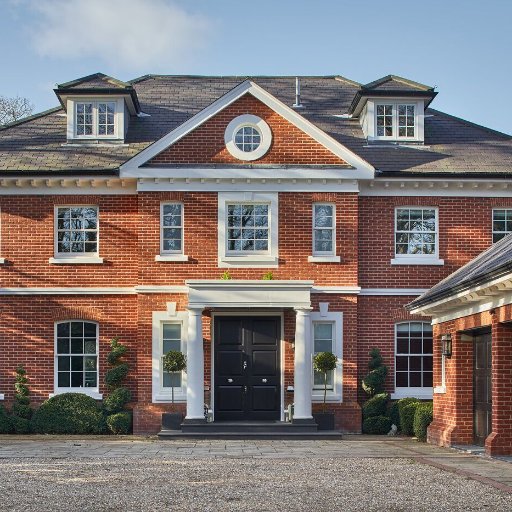 Mormac specialises in the construction of luxury homes and extensions with classical elegance and style that incorporates modern construction and technology.