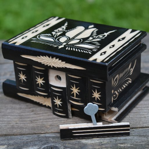 Family workshop - Unique and unusual gifts for your loved ones: #Handmade #etsyseller #puzzlebox #uniquegifts https://t.co/3elmfUO3mL