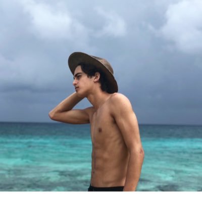 de_akoni's profile picture. Exhale the bullshit.