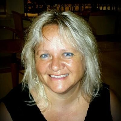 Interessiert an allem Möglichen,
Menschenfreundin! Lese, male und fotografiere gerne, Austrian but huge Scotland-Lover 🏴, Sapere Aude!