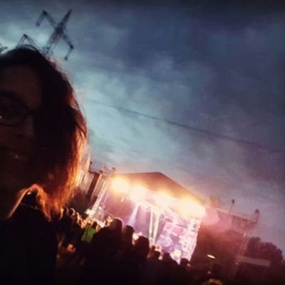 JenMeyVak's profile picture. 23. Student. Books and Tea.