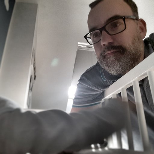 Papablogger aus Linz mit der Leidenschaft, sich selbst aufs Korn zu nehmen. Dazu noch Craftbier-Trinker, SKV-Liebhaber und Reise-Junkie...
