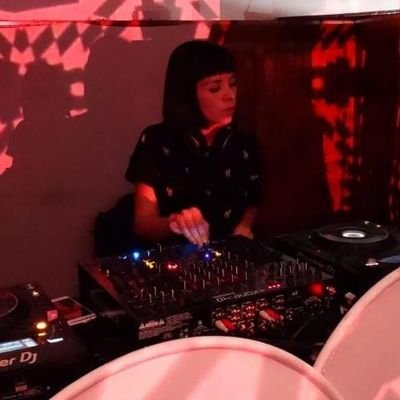 fumo,tomo y bailo apretaito. Aquí mis tracks experimentales, bienvenidos son los comentarios: https://t.co/aL3CY21QaK