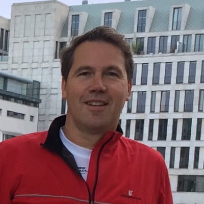 Luscho's profile picture. Begeisterter Marathonläufer, Fußballtrainer, Vater, Netzwerker, Bauprofi, den auch Politik, Bildung, Wirtschaft und eine gute Cigarre interessiert.