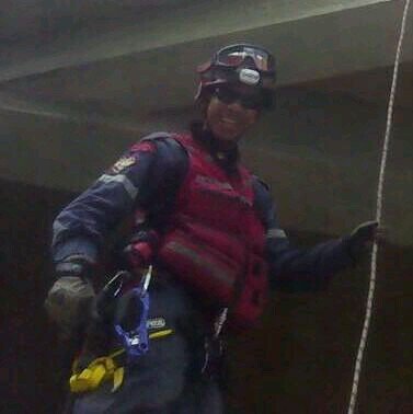 Egresado en Seguridad Industrial & Ciencias del Fuego, Rescate y Seguridad, Bombero Voluntario.