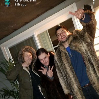 LaDonaldDonahue's profile picture. both sides of me are evenly odd 🌊