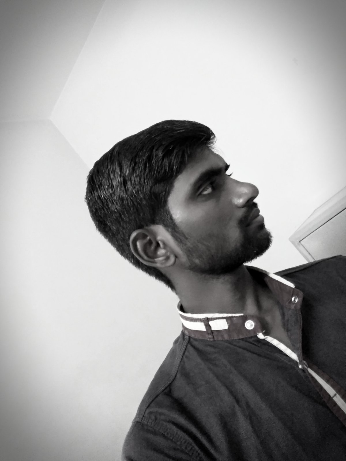 Hard worker....💪    Loves music all the tym...🎶🎧