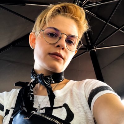 respina84's profile picture. photographer 📷 after peace ✌️ instagram parisanasr_