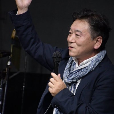 1979年、つくば市に、アクアク(表現を追求するフリースペース)を創設。90年代初期、アクアクという店を拠点に政治に直接コミット。つくば市議(1992年〜2004年) 2000年アクアクをクローズ。障害者自立支援、地方政治、アートを中心にツイート。脱原発。つくばみらい市議会議員(2016〜2018) 。
